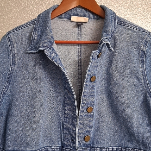Blue Denim Jacket with Floral Embroidery        Size L - Picture 9 of 14
